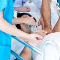 Я чергую… ніч. Раптом….дзвінок зі швидкої…веземо підозру на covid. Привезли….дівчина…. стан тяжкий…пульс 150…тиск 60 на 20…сатурація 82….частота дихальних рухів 30. Однозначно реанімація.