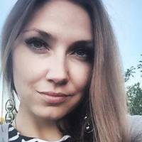 Моя бабуся мовчала про це 50 років.. В 14 років її вивезли в концтабір. Там вона була найменшою. 4 роки її не було вдома..