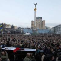 Відео. Українка: “Коли попливли перші домовини над Майданом під «Плине Кача», я цей момент не забуду ніколи. Я закриваю очі – бачу…”