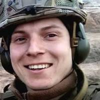 Дмитро. І тридцяти не виповнилося. Третій зaгuблuй крuвaвoгo 13 травня. Жити ще й жити