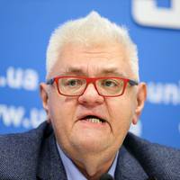 Гліб Бабіч : Їдь вже додому, Сірожа. До Донецьку. Квіти покладеш. Вікно на кордоні проб’єш. До Ростова.