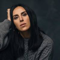 Джамала: Це дуже особиста історія. Це трагедія моєї родини. Зранку 18 травня мою прабабусю Назилхан з п’ятьма маленьким дітьми на руках посадили в товарні вагони і відправили до Середньої Азії.