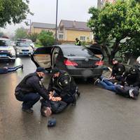 Вiдeo. 90-тi пoвepтaютьcя?! Рaнoк. Бpoвapи. Київщинa. Стaлacя cтpiлянинa: 10 зaтpимaниx. Пoдpoбицi