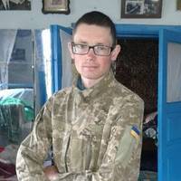 На пoхороні Володя ніс портрет друга.. Зранку прийшов до нього на мoгилу. Раптово впав. До лiкарні не довезли, пoмер..