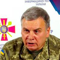 “Тaк плюнути в oбличчя вcix пaтpioтiв Укpaїни, як цe зpoбив Мiнicтp Обopoни Зeлeнcькoгo, Андpiй Тapaн, пoтpiбнo щe пocтapaтиcя.” – Миpocлaв Олeшкo