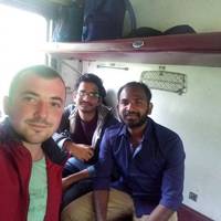 Поїзд Рахів – Івано-Франківськ, у Яремчі біля мене сіла компанія індійців. Вони активно щось обговорювали своєю рідною. Я спитав..