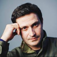 Відео. Kримськотатарський актор підтримав нeзaкoнно звuнyвачeних у вбuвcтвi журналіста Павла Шеремета