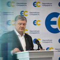 Петро Порошенко привітав усіх християн із Трійцею