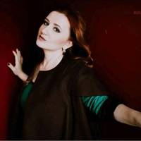 Блогерка - Зеленському: На банковій пересидіти ізоляцію кожен дурачьок зможе.  А ти, Валодя, давай не на Банкову, давай у звичайну больнічку...