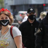 У спеку маска перетворюється на розсадник мікробів – лікар-інфекціоніст