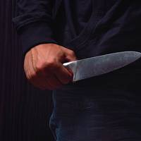 Асфальт у крові: на Житомирщині чоловік із ножем поранив дев’ятьох людей