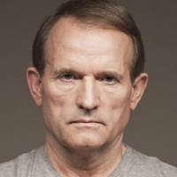 Вчителям львівської школи заборонили користуватися телеканалами Медведчука