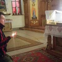 Львів. Після Літургії всі розійшлися, а цей хлопець попросив мене дати йому свічку.. Молився довго, а тоді сказав…