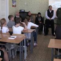 Макіївка. Школа. Віце-прем’єр “ДНР” вітається з дітьми. У відповідь на вітання сталося несподіване..