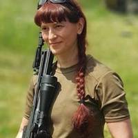 “У меня очень много знакомых ОТТУДА”: волонтер жорстко відповіла Зеленському на його заяву про “домовитись з Путіним”