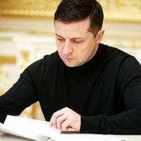 Зеленський підписав скандальний закон: тепер довідку про несудимість кандидатам на місцевих виборах подавати не потрібно