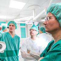 Міжнародний день лікаря: найкращі привітання у віршах, листівках та СМС