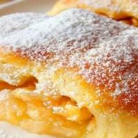 Рулет з ніжного сметанного тіста з яблуками. Супер рецепт!