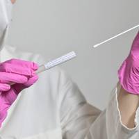 У Великій Британії для тестування вакцини 90 людей заразять коронавірусом