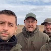 Відео. “Ночували у землянках і бункерах!” Давид Арахамія про перебування “слуг народу” на Донбасі
