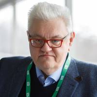 Сергій Сивохо → Слугам народу: “Поясніть мені, шановні слуги, якому народу ви служите? Два дня, сміливі і красиві, селфились на Донбасі в супроводі охорони, а до простих людей так і не зійшли”