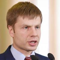 Гончаренко: “Навіть не смішно. Вам пора збирати валізи, пане Зеленський. І увесь 95-квартал з собою прихопіть”