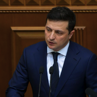 Час м’якості завершено: Зеленський закликав Слугу народу до жорстких рішень щодо КСУ