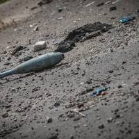 Окупанти скинули гранату з безпілотника на Донбасі – поранено військового