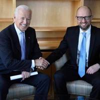 Арсеній Яценюк: “Вітаю великого друга України Джозефа Байдена з обранням Президентом Сполучених Штатів Америки!”