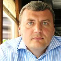 “Це – Андрій Кравець, екс-«завгосп» Януковича… людина, на фірму якої скинули 111 млн гривень на «будівництво меморіалу Революції гідності»”