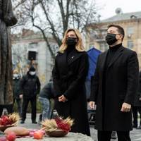 Зеленський з дружиною вшанував пам’ять жертв голодоморів в Україні