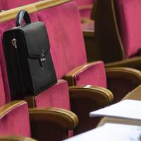 Чиновникам дозволять працювати до 70 років – закон ухвалили за основу