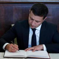 Єгор Соболєв: “Президент набрав до рота води! Впродовж доби від Володимира Зеленського – жодної публічної реакції на викриття його підлеглих у причетності та покривання кoрупції.”