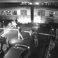 Під Києвом жінка стрибнула під потяг і залишилася жива