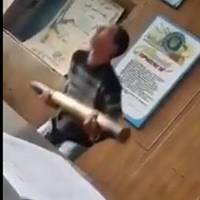 Відео. Скандал на Рівненщині: вчитель-афганець змушував присідати учнів з муляжем снаряда в руках. Подробиці