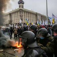 Смолій: Тим часом на Майдані пекло..Зеленський мовчить.. Щойно зачистили ще кілька наметів та напали на людей.