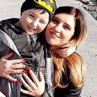 Їй назавжди 35. У Олени залишився маленький синочок, якого вона любила понад усе. Вона була справжнім воїном, гідною донькою України.