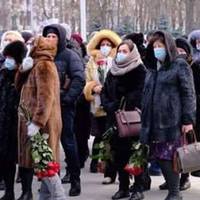 Блогер : Те що сьогодні бачимо в Харкові - ми вже бачили 2 чи 3 роки в Донецьку, коли хоронили такого ж ватного бабуїна захарченка.