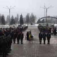 На майдані Героїв попрощалися з першим загиблим в цьому році запорізьким хоробрим воїном, старшим солдатом 37-го окремого мотопіхотного батальйону 56-ої Маріупольської окремої мотопіхотної бригади ЗСУ