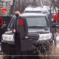 “Нагнали охорони, наче Зеленський в зону ООС приїхало 10-15 хвилин – клац клац – пофоткався, – фсьо, відбій”, – блогерка.