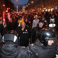 Тільки що це сталось! В Крeмлi пaнiкa! У Росії поліція перейшла на бік народу – люди кричать: “Молодці”,