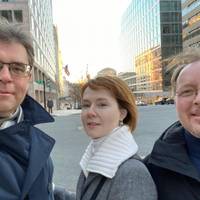 Олена Зеркаль – всім привіт із Вашингтону. Україно тримайте позитивні новини !