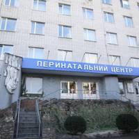 Він мене сильно б’є, вигнав народжувати на вулицю, сказав не повертатися з дитиною, інакше уб’є обох - породілля, яка підкинула дитину до перинального центру