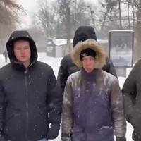 У Києві спіймали групу тітушек “ОПЗЖ”, які приїхали на мітинг проти закриття каналів Медведчука. Вони розповіли, скільки їм платять