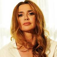 Волонтерка відповіла Оксані Марченко: “Вам все мало! Мало грошей, мало посад, мало кpoві… Про якого Бoга говориш, тисячі матерів втратили своїх дітей!”