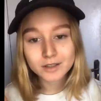 Дівчина, що переїхала до Києва з Криму, відповіла вихвалявшим російську окупацію землякам.