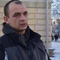 Знайомтеся, це Олег, водій швидкої з Вінниці. Коли він іхав на виклик, в нього врізався екс-СБУшник на БМВ Х5. Не повірите, але він тепер судиться з Олегом..