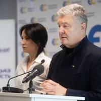 Я змушений вперше просити допомоги: Порошенко закликав підтримати Марусю Звіробій: вона безстрашна та незламна