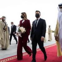 Блогер: “Це приниження не тільки Зеленського, а й всієї країни, яку він представляє. Президент України зустрічається не з рівним собі, президентом ОАЕ, а з його сином.”