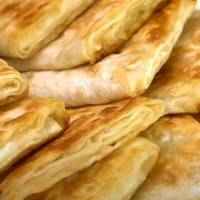 Смачні рулетики з лаваша і яблук нашвидкуруч